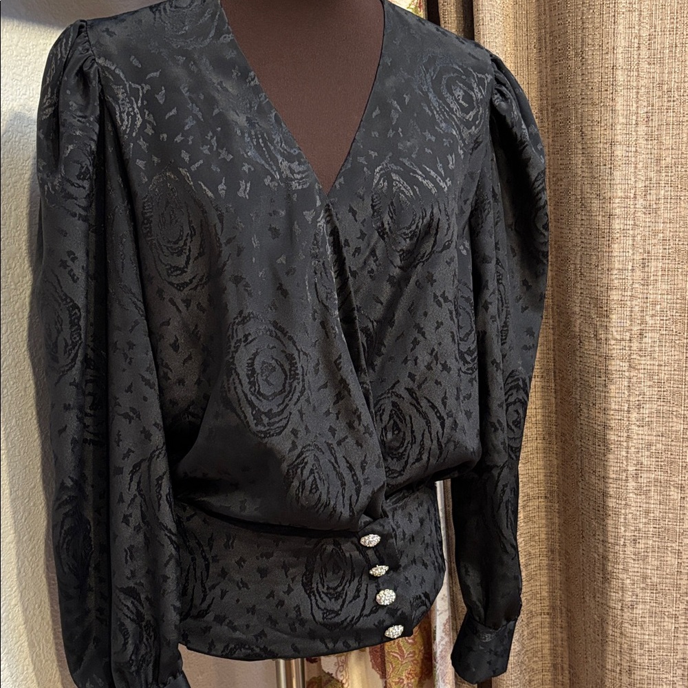 Vintage 1980/1990’s elegant black long sleeve floral blouse. Size M.